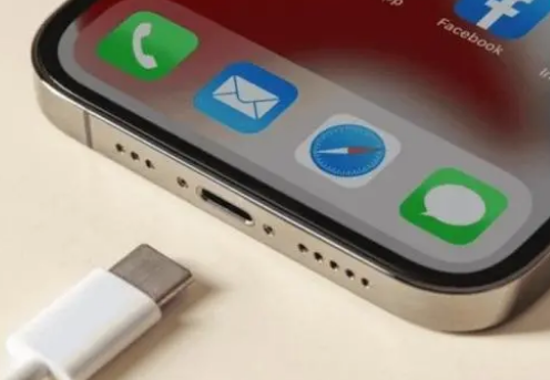 红原苹果15维修分享iPhone15改USB-C接口后能和安卓用户互借充电器吗 